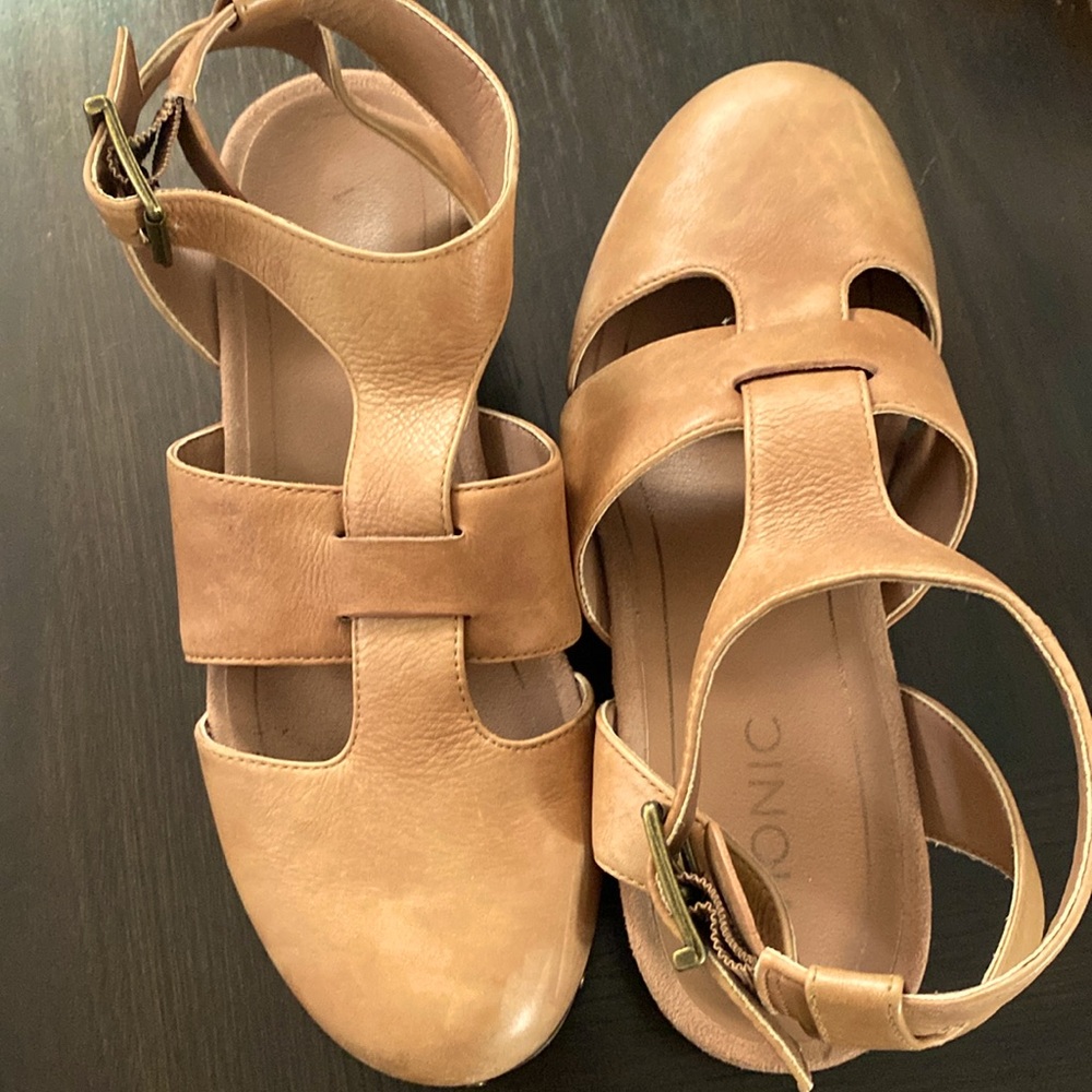 Vionic Tan womens clogs size 7